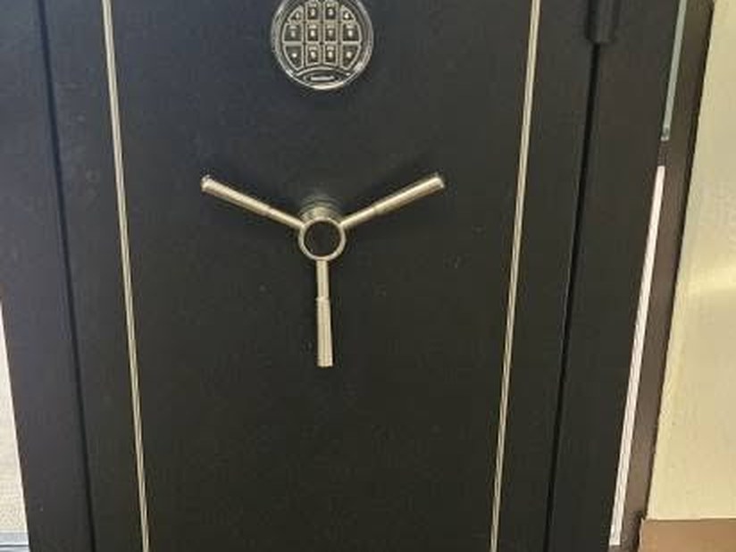 Keypad and spoke handle on a Bighorn gun safe